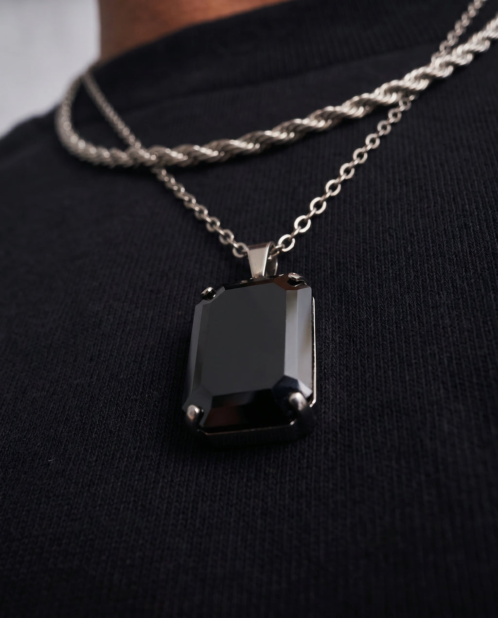 Midnight Edge – Double Chain Necklace